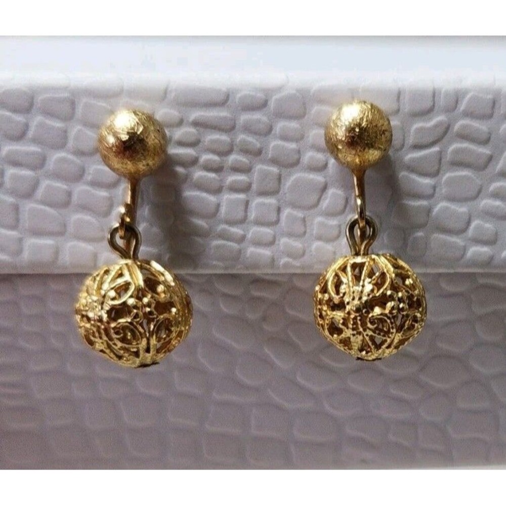 Vtg NAPIER Signed Gold Filigree Ball Earrings 1" Screw Back Book Piece 1966